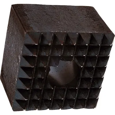 Отбойная зубчатая пластина Makita HEX 17, 60x60 (P-03947)